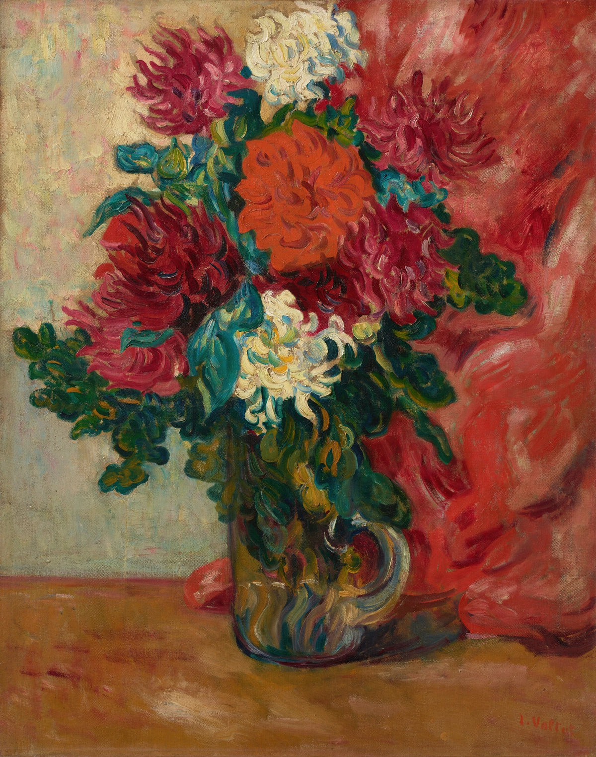 Louis Valtat - Dahlias à la cruche en verre devant une tenture rouge (circa 1910)